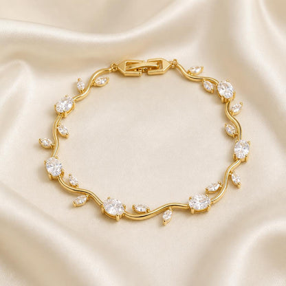 Pulsera de flores color blanco, chapada en oro